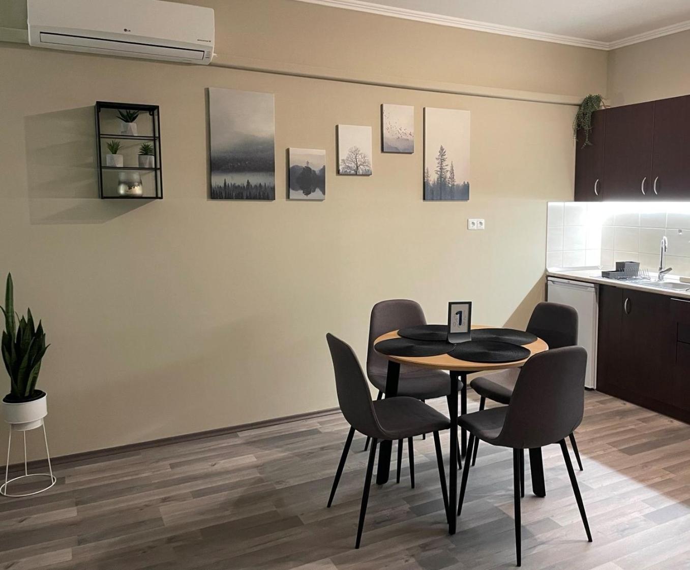 Macropolis Apartments Mişcolţ Cameră foto